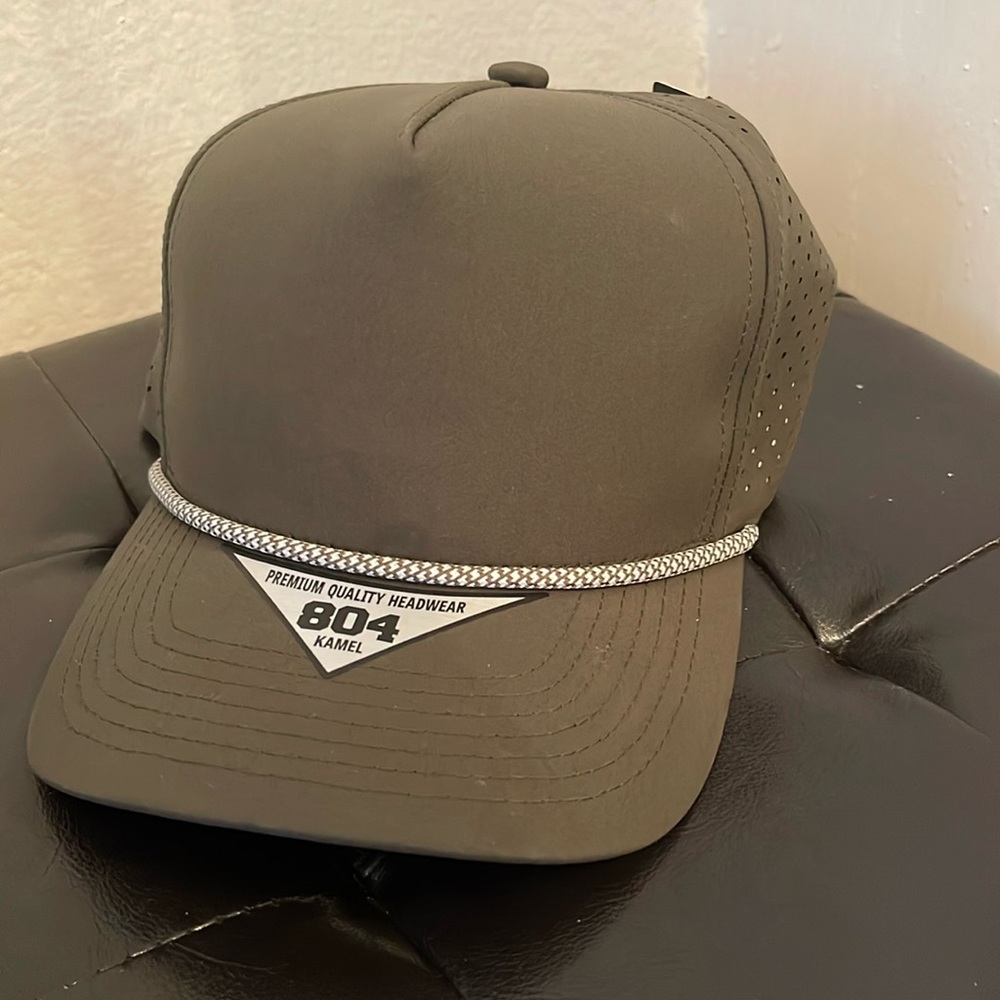 804 Kamel hat
